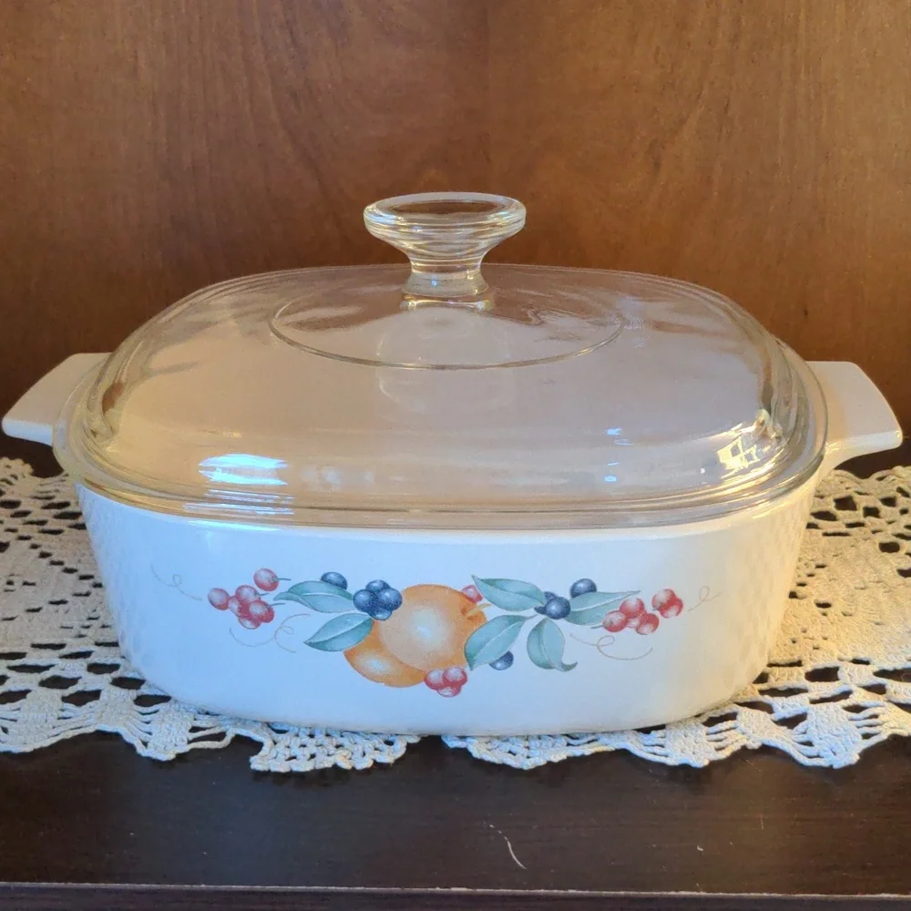 Vintage Corning Ware Abundance Pattern 2 Quart Casserole Dish with Lid